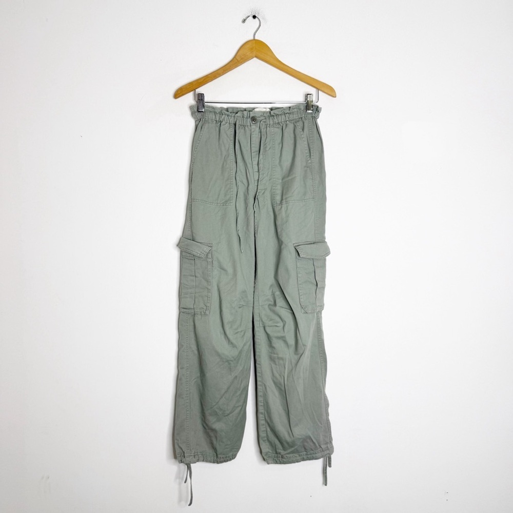 Abercrombie & Fitch Wide Leg Cargo Pants Size XXS 00
Sage Green